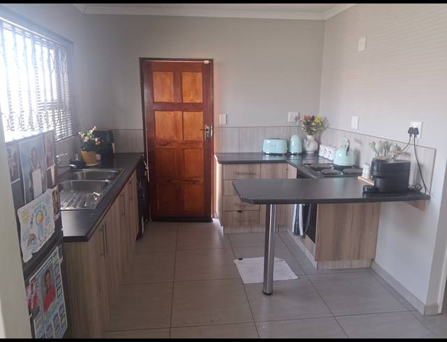 2 BEDROOM FREEHOLD FOR SALE IN DAWN PARK